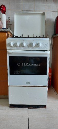 Free Standing Gas Cooker - 1