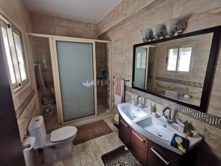 Beautiful Spacious Villa in Sea Caves - 2