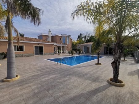 Beautiful Spacious Villa in Sea Caves - 11