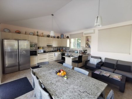 Beautiful Spacious Villa in Sea Caves - 10