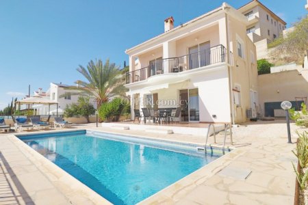 4 bedroom villa in peyia - 2