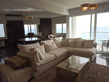 Apartment (Penthouse) in Molos Area, Limassol for Sale