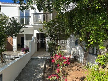 Ground Floor 2 Bedroom Apartment  In Pafos - With Communal Swimming Po