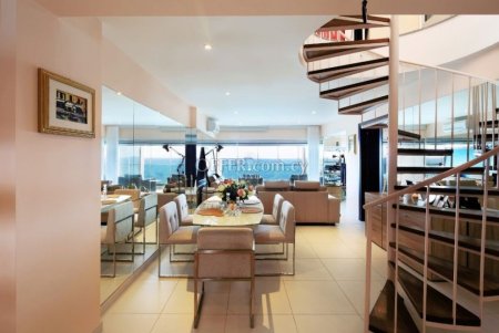 THREE BEDROOM PENTHOUSE WITH ROOF GARDEN ON LIMASSOLS SEAFRONT MOLOS