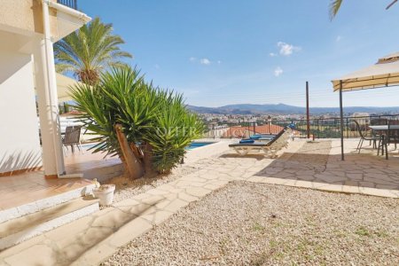 4 bedroom villa in peyia - 9
