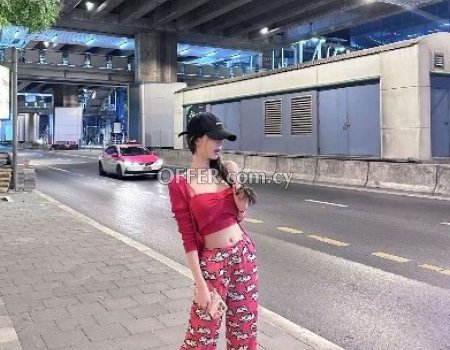 A lovely girl (photo 0)
