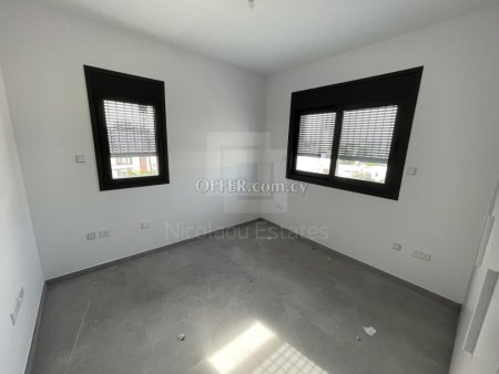 Two bedroom apartment with roof garden on the top floor of a modern building in Engomi - 4
