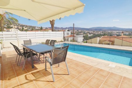 4 bedroom villa in peyia - 4