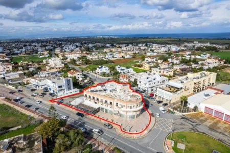 Shared mixed use building in Deryneia Famagusta - 3