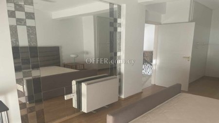 For Rent €1,500 Apartment 3 bedrooms Larnaka (Center), Larnaca Larnaca - 2
