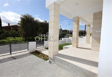 Ready To Move In 4 Bedroom House  In Strovolos, Nicosia - 7