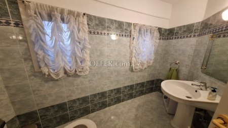 For Rent €1,500 Apartment 3 bedrooms Larnaka (Center), Larnaca Larnaca - 8