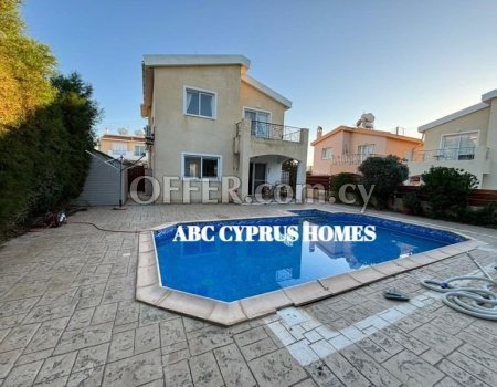 Spacious villa in Chloraka walking distance to all amenities