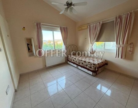 Spacious villa in Chloraka walking distance to all amenities - 4