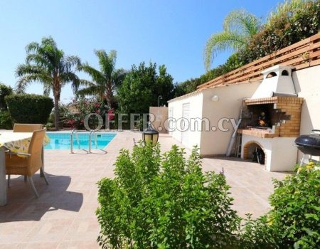 Villa with sea views on a large plot - 8