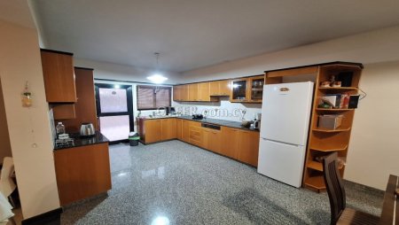 For Rent €1,500 Apartment 3 bedrooms Larnaka (Center), Larnaca Larnaca - 6