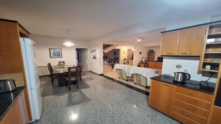 For Rent €1,500 Apartment 3 bedrooms Larnaka (Center), Larnaca Larnaca - 5