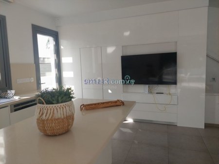 4 + 1 Bedroom Detached Villa 2  Minute Walk to Beach For Rent Limassol - 6