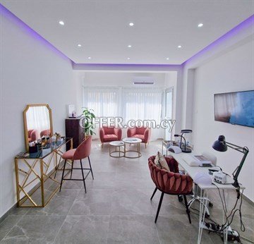 Professional Space  Suitable For A Nail Technician In The Center Of Ni - 5