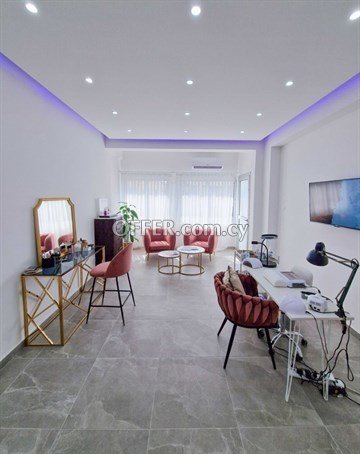Professional Space  Suitable For A Nail Technician In The Center Of Ni - 4