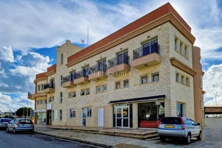 Shared Commercial Building in Deryneia - 5