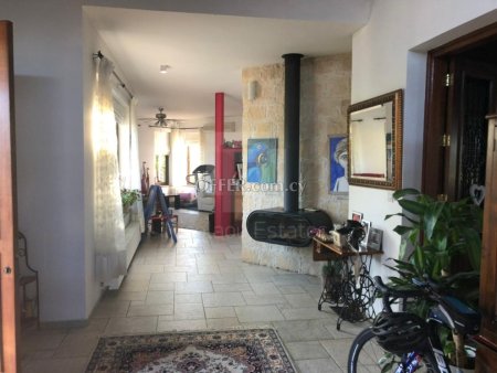 Large five bedroom villa with garden and pool in Ergates area of Nicosia - 4