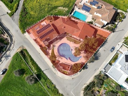 Five Bedroom Luxury Villa with Private Swimming Pool for Sale in Latsia Nicosia