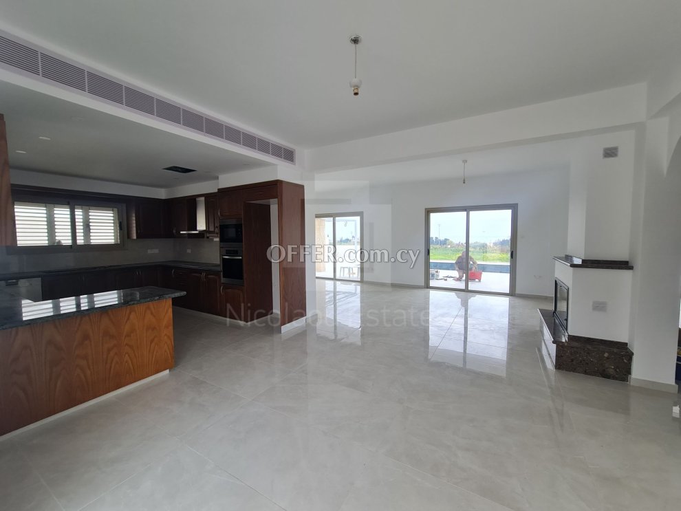 Luxury three bedroom villa in Kissonerga area of Paphos - 9