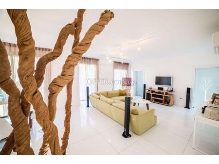 Five bedroom villa walking distance to the beach next to Parklane hotel - 1