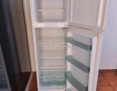 Affordable Fridge Freezer in Excellent Condition - Only 150 Euros! Ακολουθούν Ελληνικά