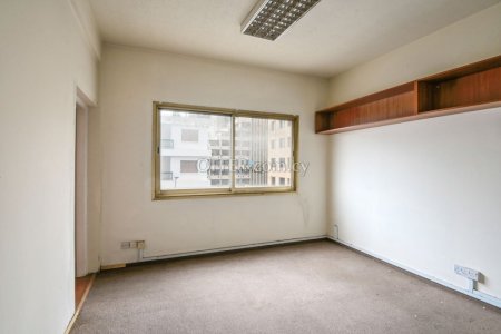 Office for Sale in Agioi Omologites, Nicosia - 3
