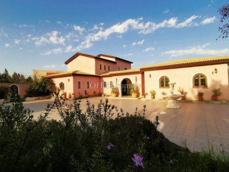 ROMAN ITALIAN VILLA WHERE LUXURY MEETS NATURE JUST 15 MINUTES FROM LARNACA & NICOSIA