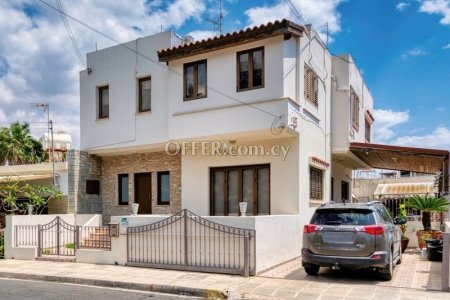 6 Bed House for Sale in Chrysopolitissa, Larnaca - 1