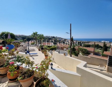 LUXURY 4-BEDROOM VILLA FOR SALE IN CHLORAKA WITH PANORAMIC SEA VIEWS & LANDSCAPED GARDEN - 8