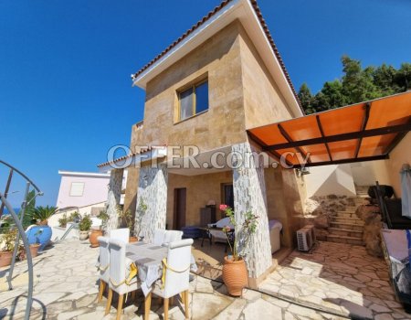 LUXURY 4-BEDROOM VILLA FOR SALE IN CHLORAKA WITH PANORAMIC SEA VIEWS & LANDSCAPED GARDEN