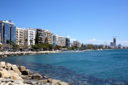 Apartment (Penthouse) in Molos Area, Limassol for Sale