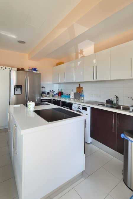 Apartment (Penthouse) in Molos Area, Limassol for Sale - 6