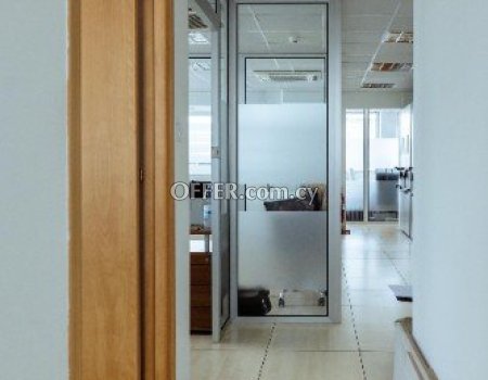 300m2 modern offices with raised floor near the court - 4
