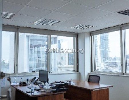 300m2 modern offices with raised floor near the court - 5
