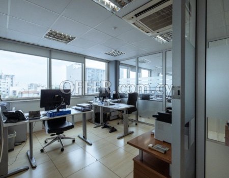 300m2 modern offices with raised floor near the court - 7