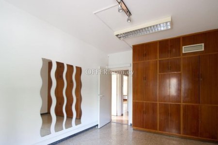 Commercial (Office) in Agioi Omologites, Nicosia for Sale - 2