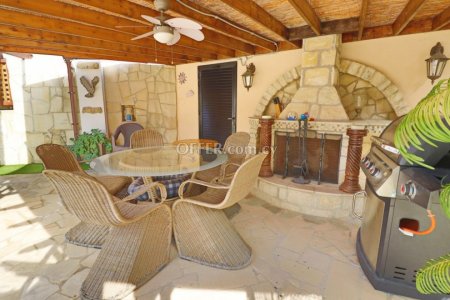 3 bed bungalow in peyia - 2