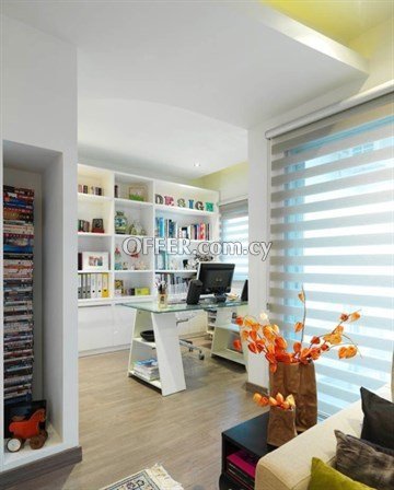 Spacious 2 bedroom Fully Renovated Apartment  In A Prime Location In A