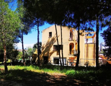 EXCLUSIVE 3 FLOOR VILLA FOR RENOVATION IN EGKOMI AT A CUL DE SAC ATTACHED FOREST PARK