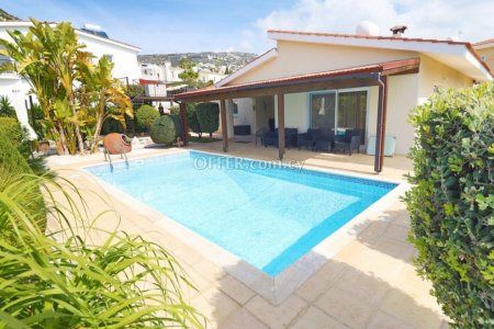 3 bed bungalow in peyia