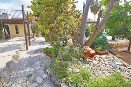 3 bed bungalow in peyia - 9