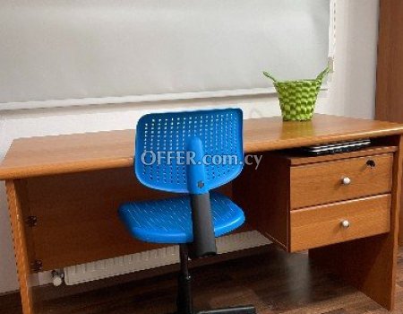 Πωλούνται Γραφείο, βιβλιοθήκη (από solid ξύλο) και καρέκλα γραφείου - 2