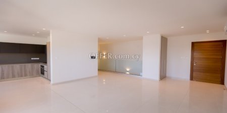 For Sale €527,000 Apartment 2 bedrooms Germasogeia, Yermasogeia Limassol - 5