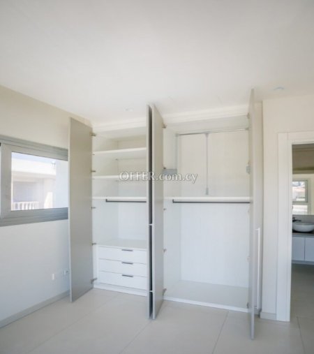 For Sale €603,000 Apartment 2 bedrooms Retiré Germasogeia, Yermasogeia Limassol - 4