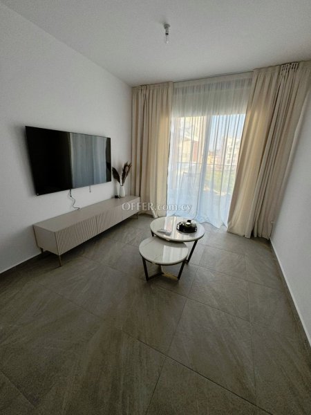 Brand New Modern 1 Bedroom Apartment in Universal - 11